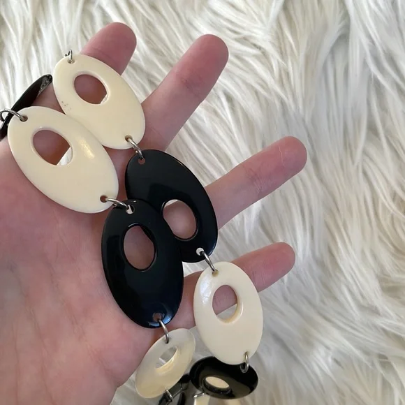 Black and white yin & Yang play dress up statement round beads plastic necklace - Picture 10 of 17